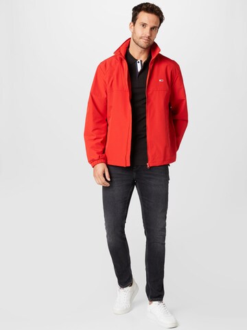 Tommy Jeans - Chaqueta de entretiempo en rojo