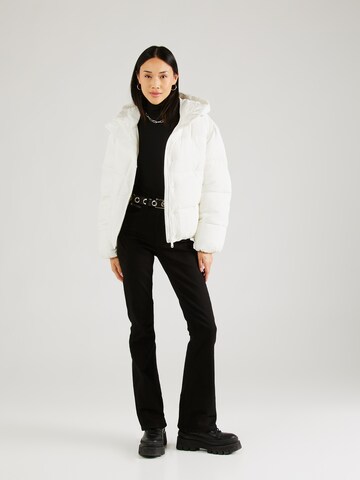 Geacă de iarnă de la Calvin Klein Jeans pe alb