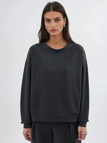 Busem Sweatshirt in Grau: Vorderseite
