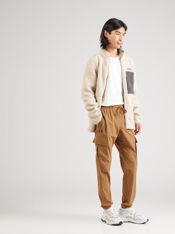 Effilé Pantalon de sport 'Vibe' UNDER ARMOUR en marron