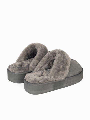 Island Boot Пантофи 'EMESTA' в сиво
