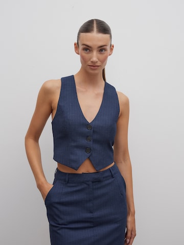 RÆRE by Lorena Rae - Chaleco en azul: frente