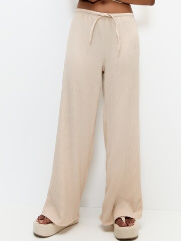 Pull&Bear Regular Broek in Beige: voorkant