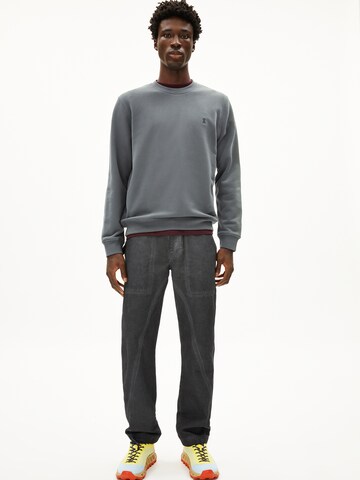ARMEDANGELS Sweatshirt in Grey