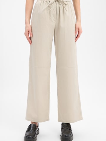 Marie Lund Loose fit Pants in Beige: front