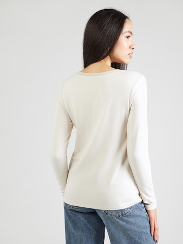 Tricou de la monari pe alb