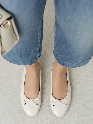 Ballerina con cinturino 'Forever Comfort®' di Next in bianco