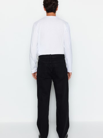 Trendyol Regular Jeans in Schwarz