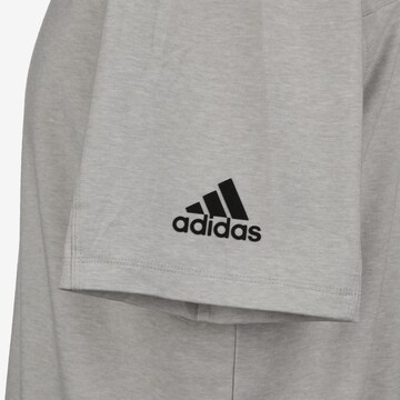 ADIDAS SPORTSWEAR - Ajuste regular Camiseta funcional 'CITY BASE TEE' en gris