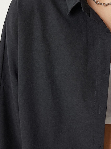 Happiness İstanbul - Camisa em preto