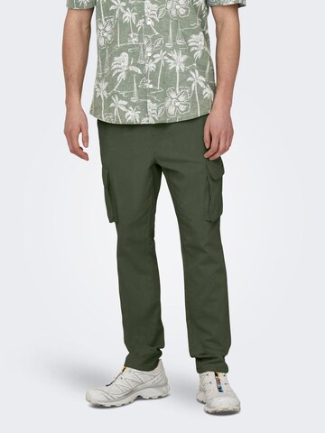 Only & Sons Tapered Cargobroek 'Linus' in Groen: voorkant