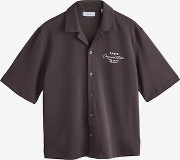 Next Regular fit Риза в кафяво: отпред