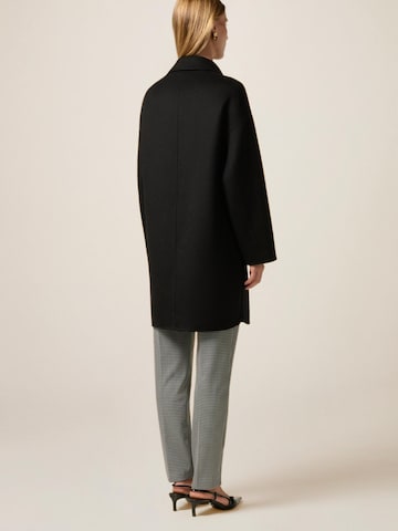 Cappotto invernale di oltre in nero