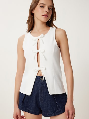 Happiness İstanbul Topp i vit: framsida