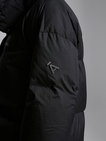 Cappotto invernale di AEMMI in nero