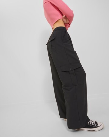 Loosefit Pantaloni cargo di JJXX in nero