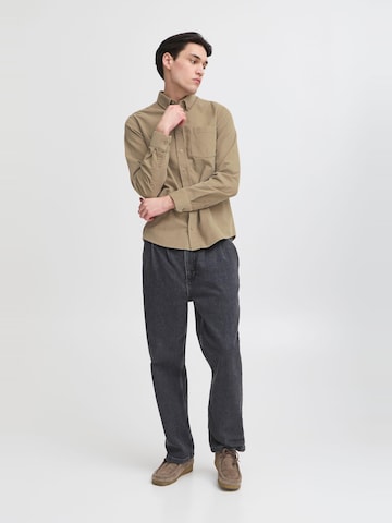 Casual Friday - Ajuste regular Camisa 'Anton' en beige