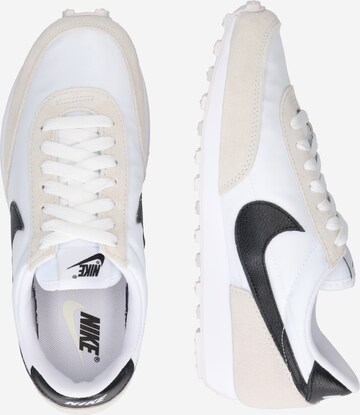 balts Nike Sportswear Zemie brīvā laika apavi 'Daybreak'