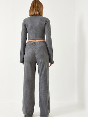 Pantalons de tailleur Bianco Lucci en gris