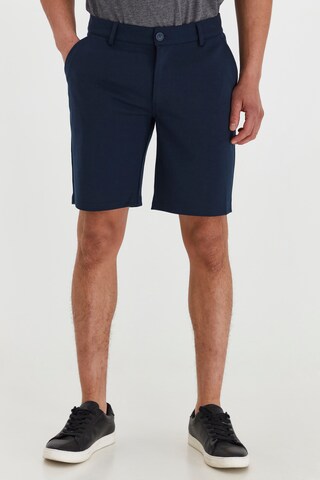 Regular Pantalon chino BLEND en bleu : devant