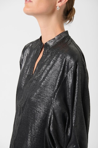 SOAKED IN LUXURY Bluse in Schwarz