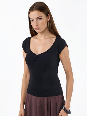 Busem T-Shirt in Schwarz