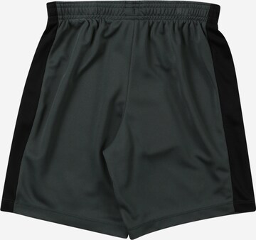 NIKE Regular Sportshorts 'Academy23' in Grün