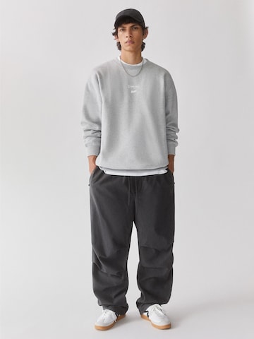 Pull&Bear Regular Broek in Grijs: voorkant