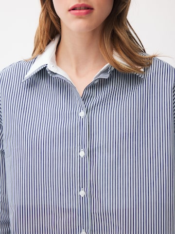 adl Blouse in Blauw