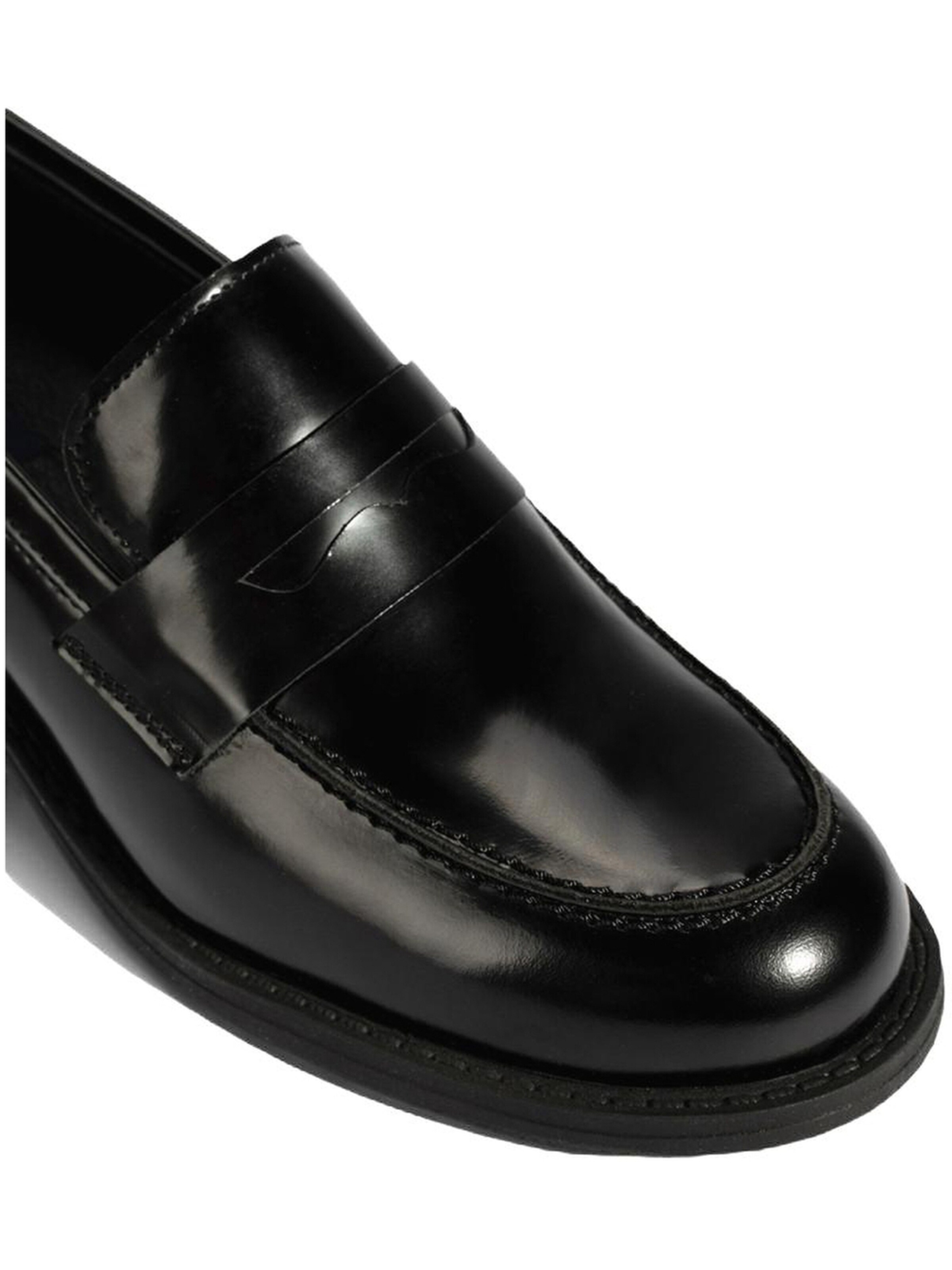 Desa Moccasins in Black