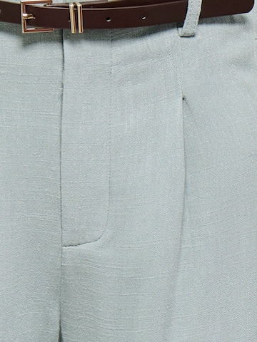 regular Pantaloni con pieghe 'ONLSIESTA' di ONLY in verde