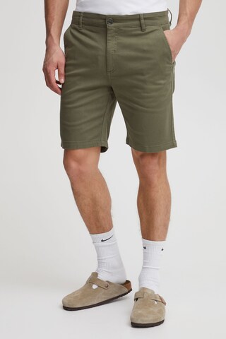 Regular Pantalon chino 'Sderico' !Solid en vert : devant