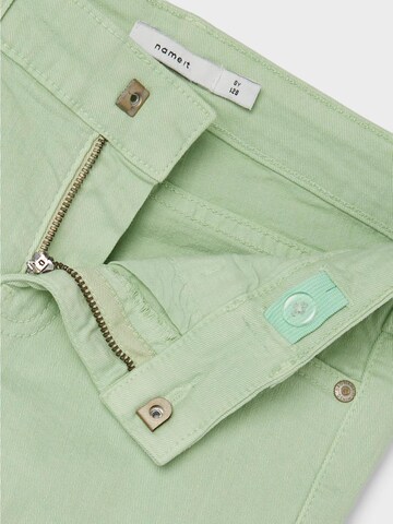 Coupe slim Pantalon 'Silas' NAME IT en vert