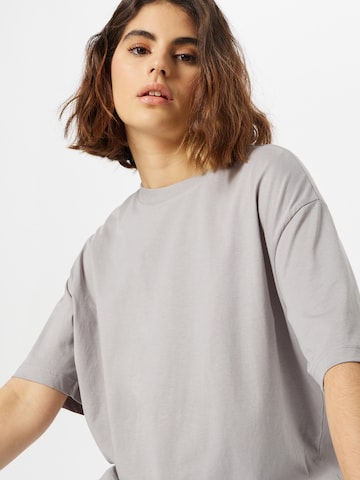 Gina Tricot Тениска в сиво