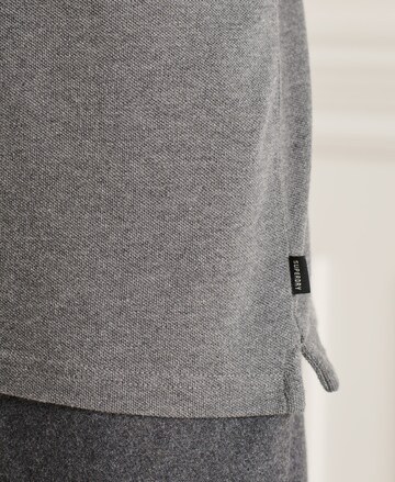 Superdry Comfort Fit Poloshirt 'Studios' in Grau
