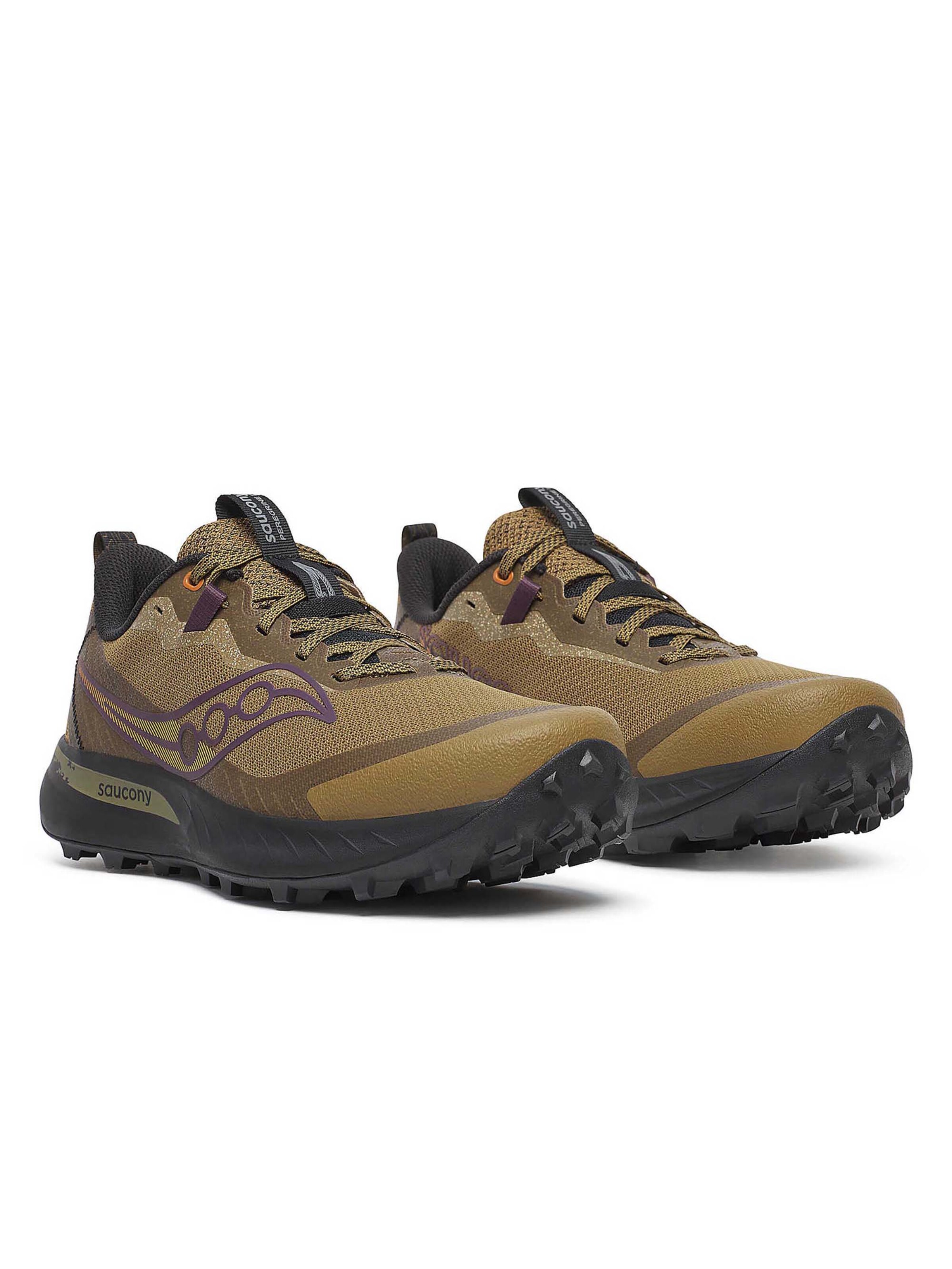 Chaussure de course saucony en marron