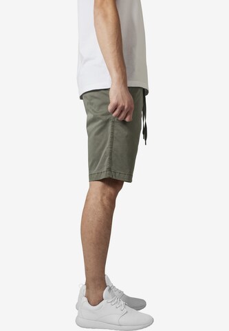 Urban Classics Regular Shorts in Grün