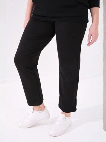 Tommy Life Regular Pants 'Jogginghose' in Black