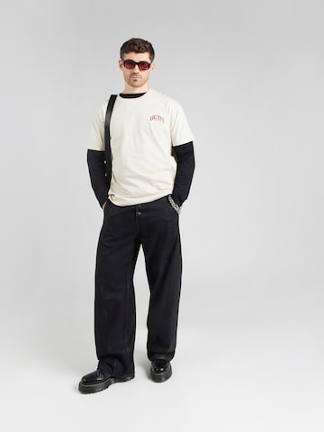 Tricou de la GCDS pe alb