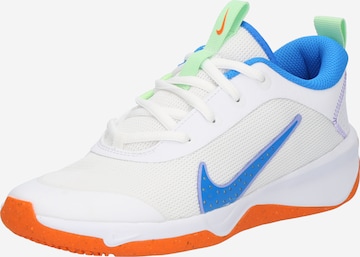 balta NIKE Sportiniai batai 'Omni Multi-Court': priekis