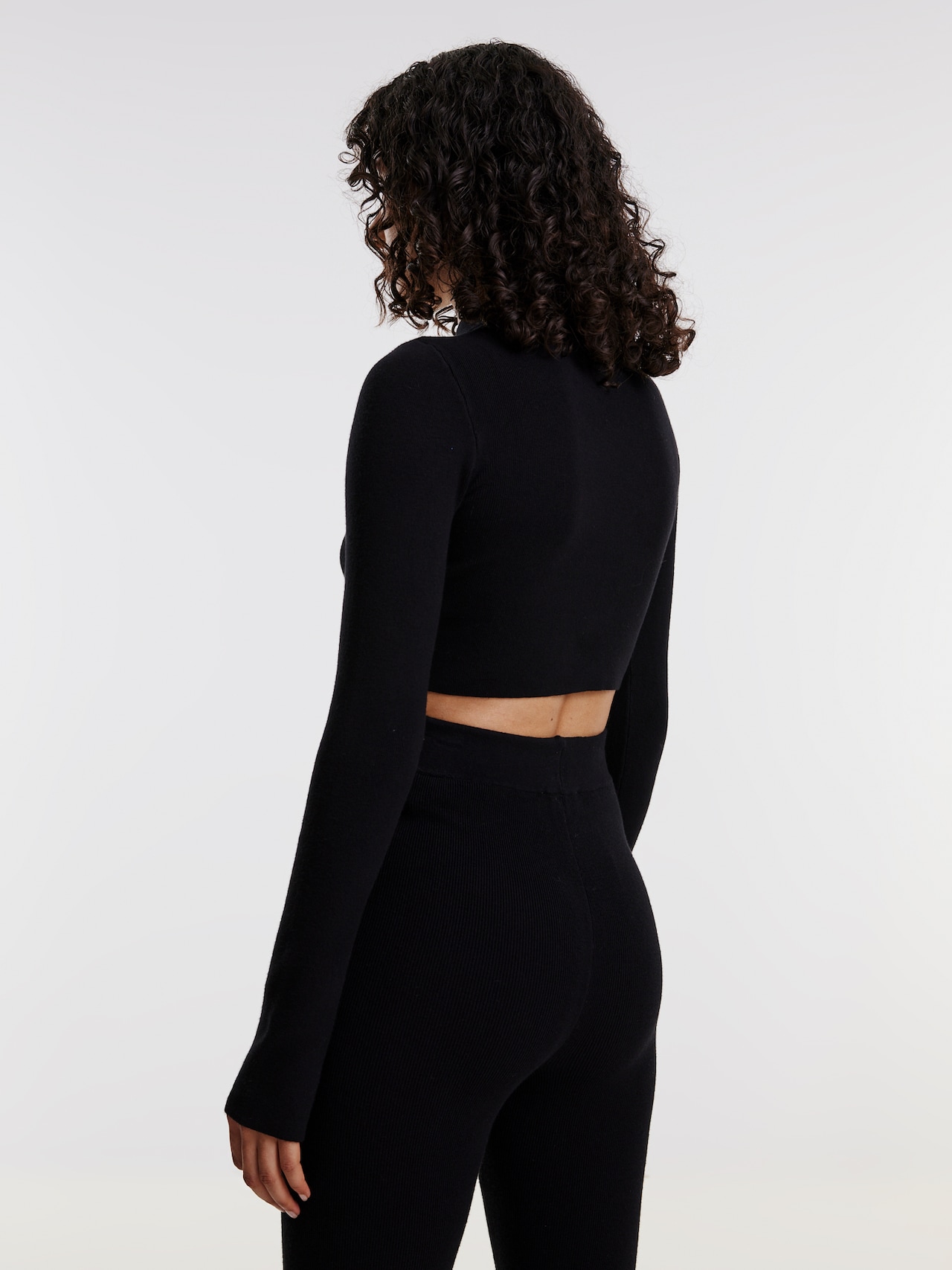 EDITED Trui 'Tya' Zwart