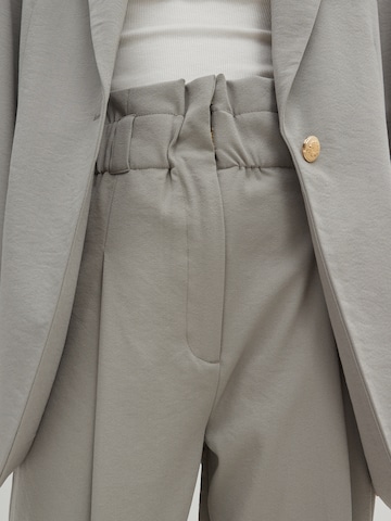 EDITED Regular Pleat-Front Pants 'Dana' in Grey