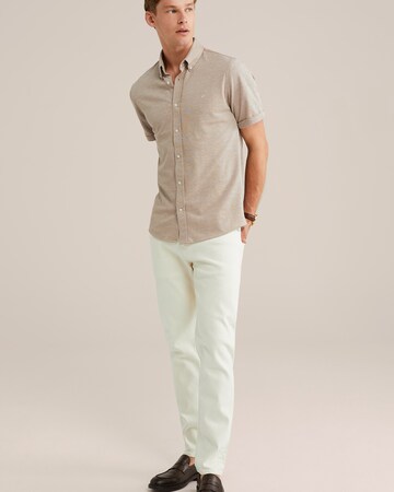 Slim fit Camicia di WE Fashion in beige