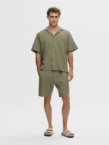 SELECTED HOMME Comfort fit Button Up Shirt in Green