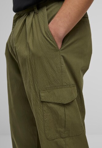 Wide leg Pantaloni cu buzunare de la Urban Classics pe verde