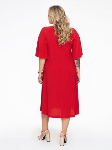 Yoek Kleid in Rot