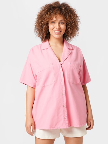 Camicia da donna di Tommy Jeans Curve in rosa: frontale