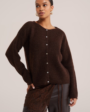 WE Fashion - Cárdigan en marrón: frente