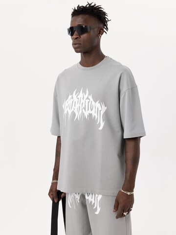 Tricou 'Gaura' de la VAMOS CLO pe gri