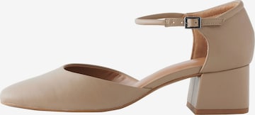 Pumps de la Next pe maro: față